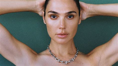 gal gadot nude|Sexiest Wonder Woman image